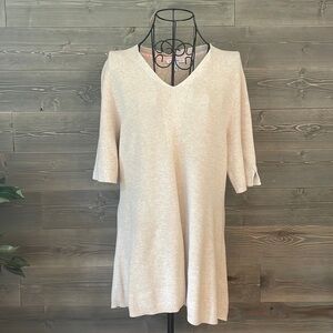 Isaac Mizrahi, live short sleeve tunic/sweater, V-neck size large